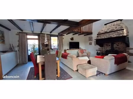 maison avec vue sur le lac arguenon