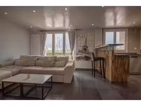 appartement de 3 pièces avec balcon et cave