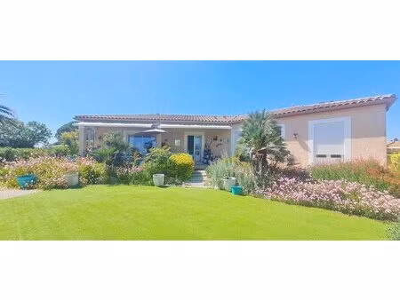 splendide villa de 140m² avec double garages/piscine/ vue dégagée sur 1161m² de terrain