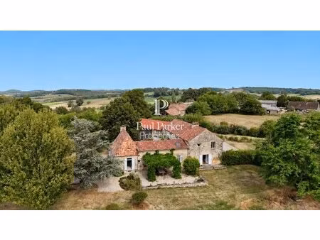 superbe ensemble en pierre avec gîte et studio