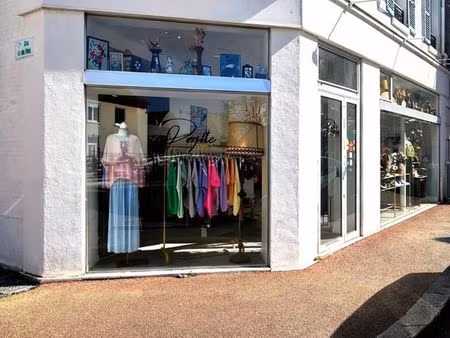local professionnel / commercial 45 m² rénové – vernon centre – 8m de vitrine