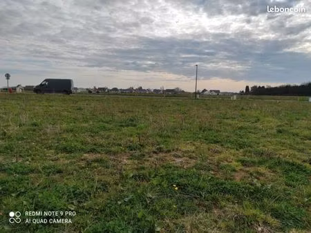 terrain 766 m² menneval