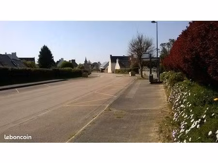 terrain à bâtir : 693 m²