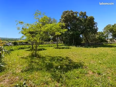 terrain 1 281 m² uzes