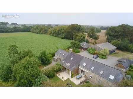 lannilis - corps de ferme avec 4 maisons - 278m² habitables - dépendances - possibilité d'