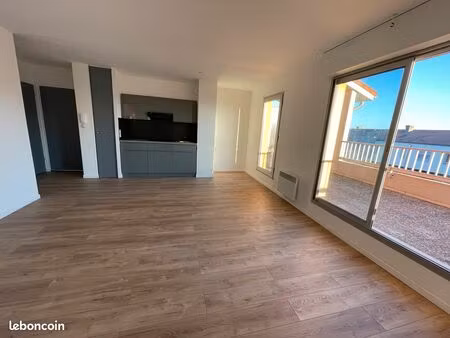 t2 avec terrasse et parking aux pradettes