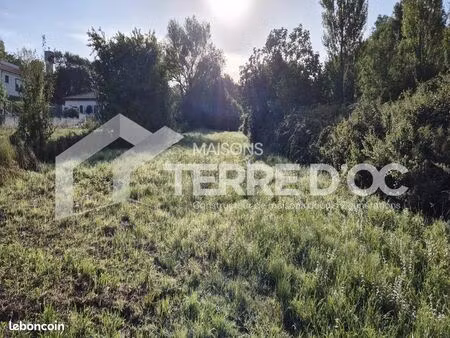 terrain 587 m² lagarde