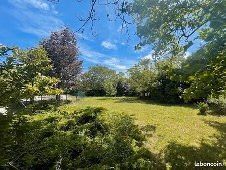 vends terrain à bâtir viabilisé