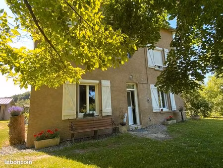 maison entièrement rénovée de 209 m² et double garage