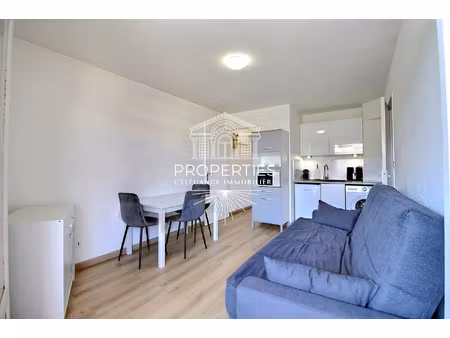 bormes - la faviere - 2 pieces - renove - balcon / terrasse - parking