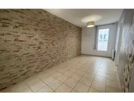 location maison  m² t-3 à chevilly  667 €