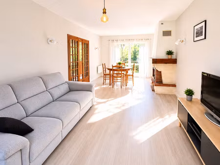 pavillon indivduel en retrait de rue 4 chambres sous sol com