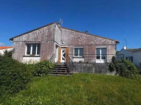 marennes  maison à rafraichir de 110 m² sur 1242 m² de terrain