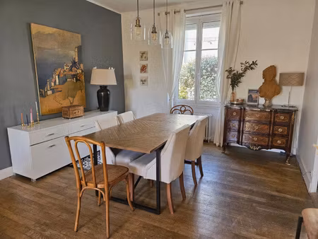 maison bourgeoise avec une chambre au rez-de-chaussée