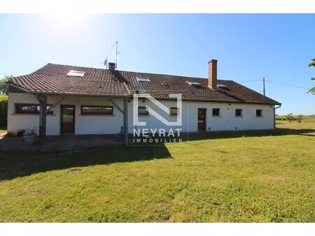 maison 4 chambres et parcelle de 3900 m²  une cour