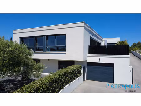 juvignac : sur une parcelle de 1401m²  villa avec piscine inté