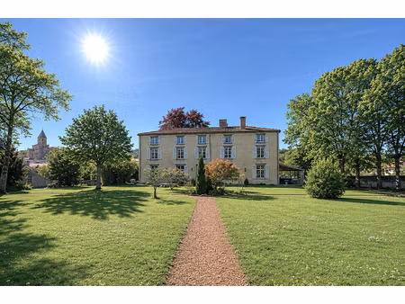 propriété avec dépendances à saint saturnin