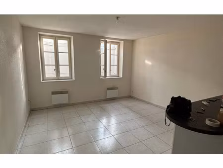 location appartement  m² t-1 à nègrepelisse  560 €