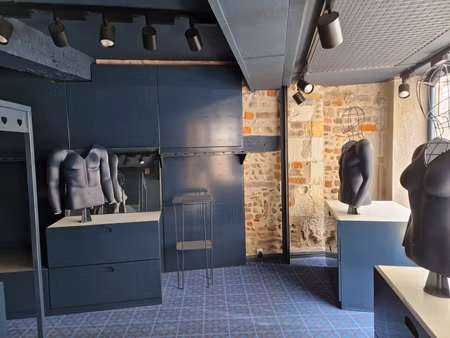 a louer très joli local commercial de 54.68 m2 rue piétonne avec du caractère sur bourg en