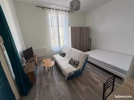 ? studio coup de cœur avec terrasse privée – vrai lit & tout équipé – châtellerault centre