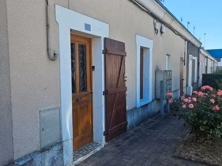 location maison de plain-pied - jardin - garage – quartier des papetteries – descartes