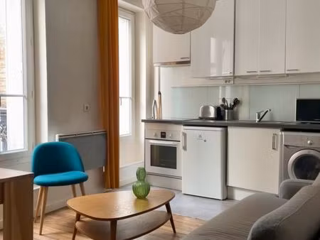 studio meublé de 25 m2 avec bureau-dressing séparé
