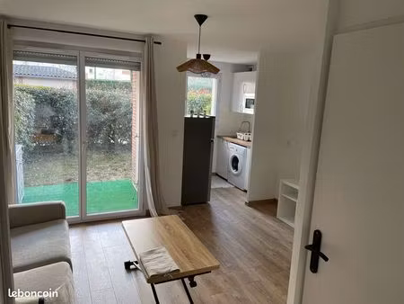 location studio 23 m2 avec terrasse et jardin golf de seilh