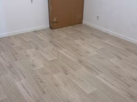 une. chambre à louer
