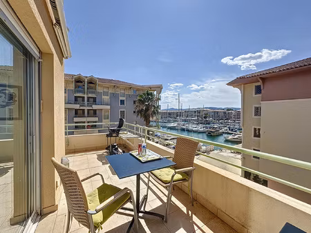 port frejus  appartement 3 pieces vue port
