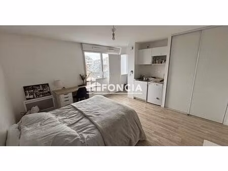 boulevard villebois mareuil - studio - libre de locataire