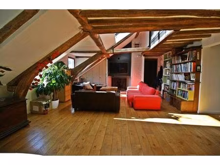 5p de 115m² en dernier etage avec cachet dans l'ancien