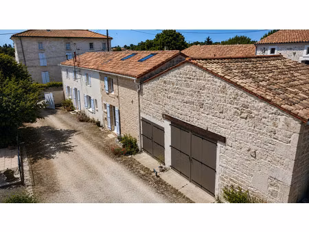 vente maison à benet (85490) : à vendre / 136m² benet