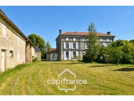 propriété à vendre 14 pièces paille (17) sur 4800m² de terrain avec nombreuses dépendances