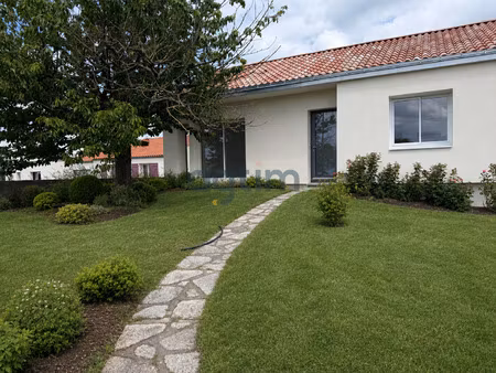 location maison à montaigu-vendée (85600) : à louer / 79m² montaigu-vendée