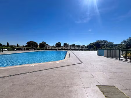 coup de coeur pour cet appartement 4 pièces vue sur golf de mandelieu