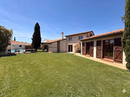 maison familiale avec piscine  pool house et grand jardin ar