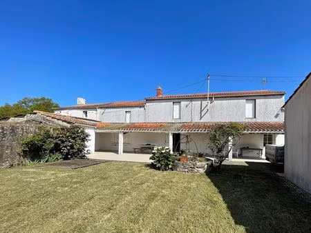 longère traditionnelle 4 chambres - bien divisible avec terrain constructible