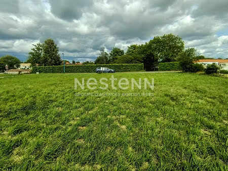 terrain benet 751 m2