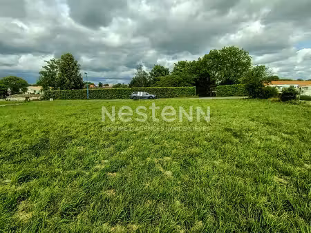 terrain constructible benet 751 m2