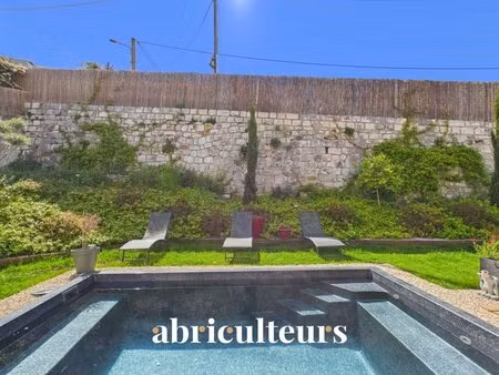 belle maison de 2024 – dpe a – 117m2 - 3 chambres - jardin et piscine en centre-ville de..