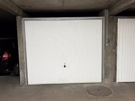 parking / box bourges 14 m2