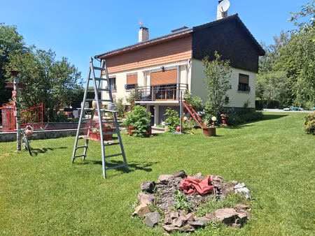 maison individuelle de 151 m2 sh avec une piscine et un terrain à gespunsart
