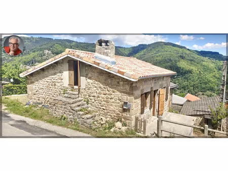 maison en pierres avec vue dégagée et dépendance à rénover - 3 chambres et terrain 1255 m²