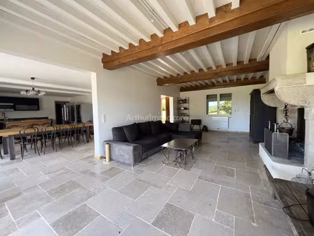 vente maison de village 8 pièces 210 m2 à gouloux
