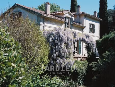 saint-tropez : bâtisse de caractère
