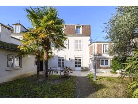 maison 6 pièces - 202 m²