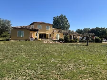 bastide provencale d'une superficie de 212 m2 dans la campagne aixoise