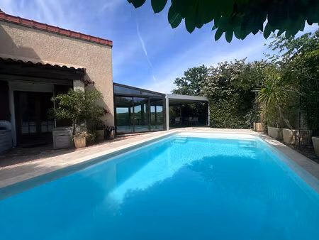 villa familiale 193 m² de standing avec piscine  jacuzzi et beaux volumes