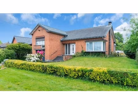charmante open bebouwing met veranda  garage en ruime tuin op 860 m²