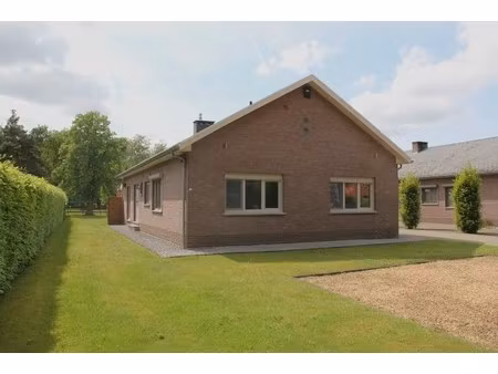 instapklare gerenoveerde woning op 11a 75ca met prachtige  zuidgerichte tuin aan natuurgeb